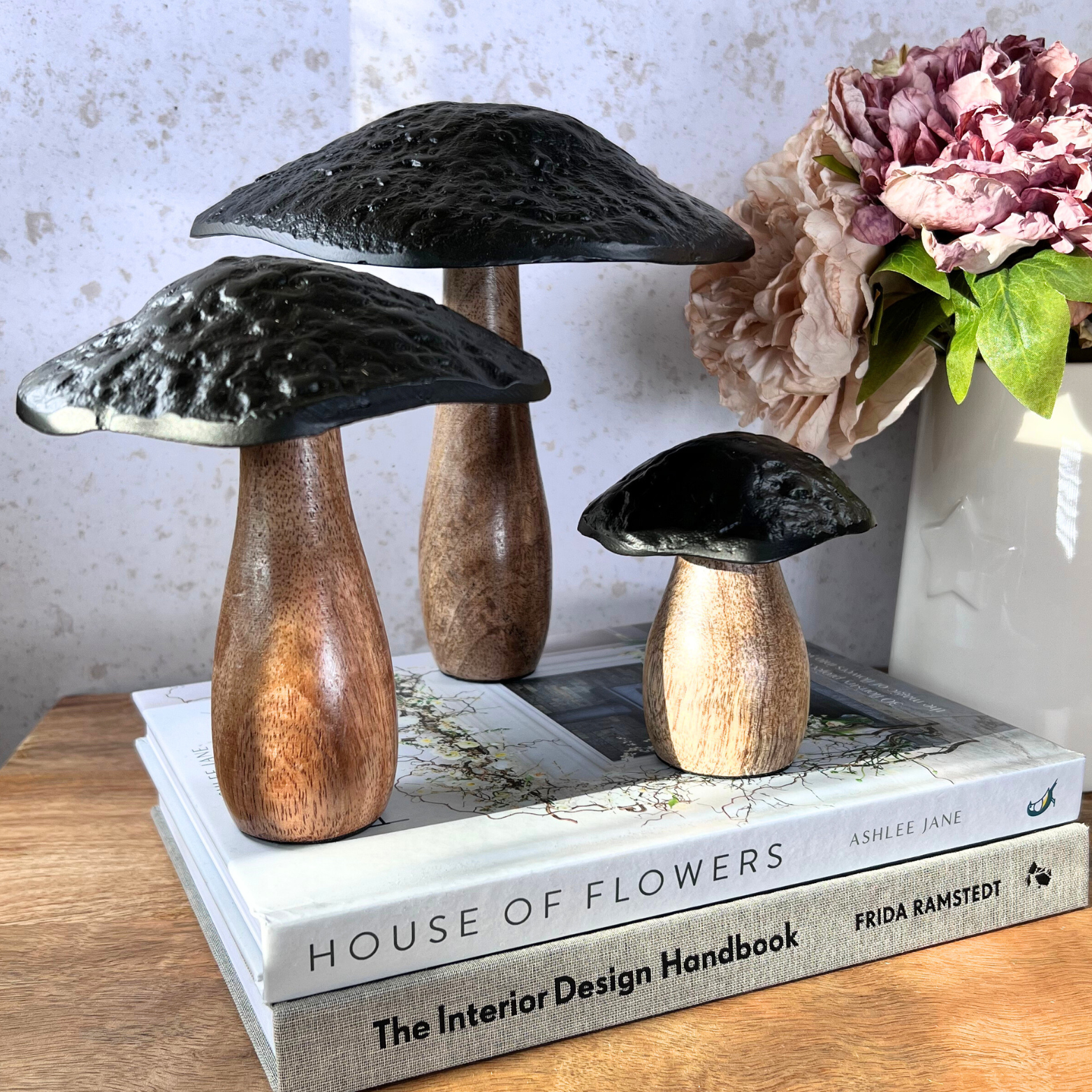 Black tete mushroom trio