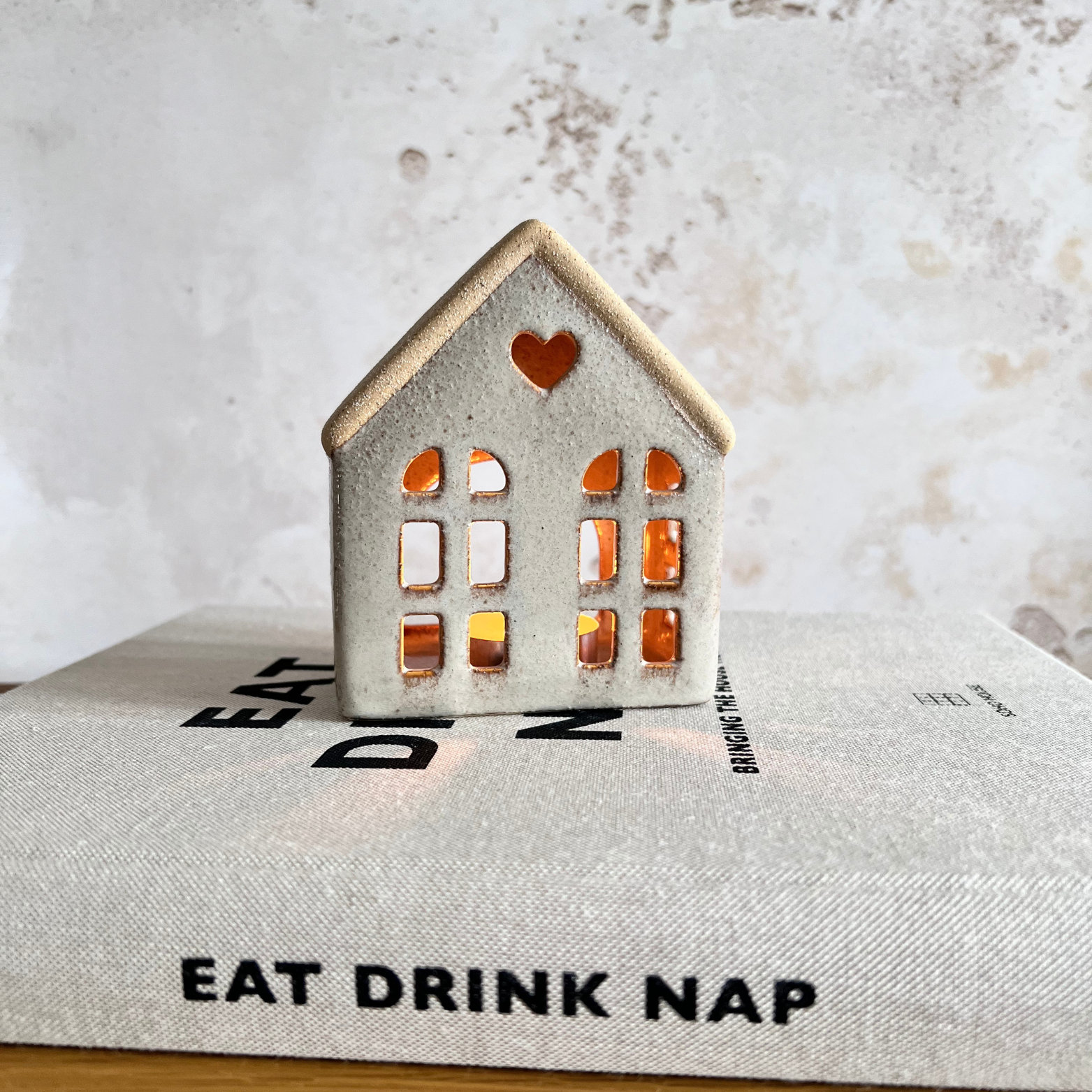 Snowdrop cottage tea light holder